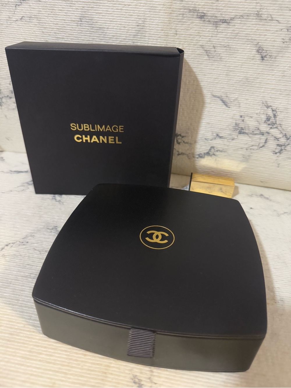 CHANEL Black and Cream Signature Jewelry Case - Picture 2 of 9